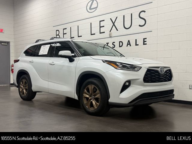 2022 Toyota Highlander Hybrid Bronze Edition