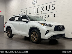 2022 Toyota Highlander Hybrid Bronze Edition